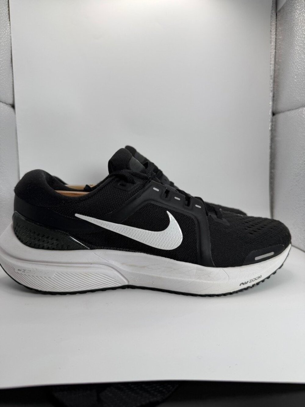 Nike Air Zoom Vomero 16 Shoes Women Size 9 Running Gym Black White DA7698-001